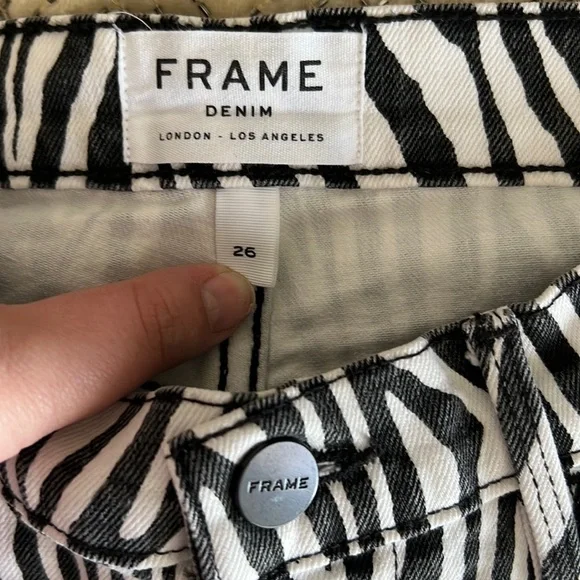 NWOT. Frame Le High Straight Zebra Jeans - Picture 6 of 6